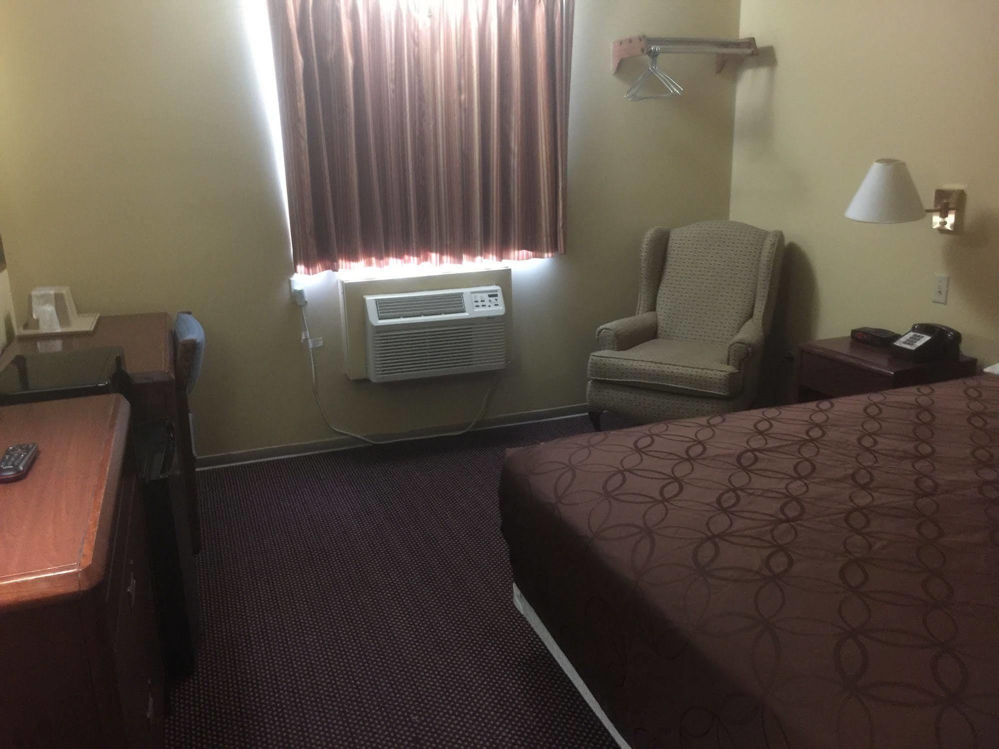 Budgetel Inn & Suites Fort Scott 外观 照片