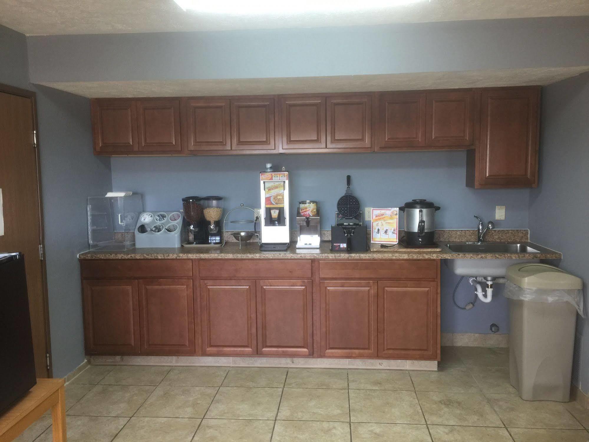 Budgetel Inn & Suites Fort Scott 外观 照片
