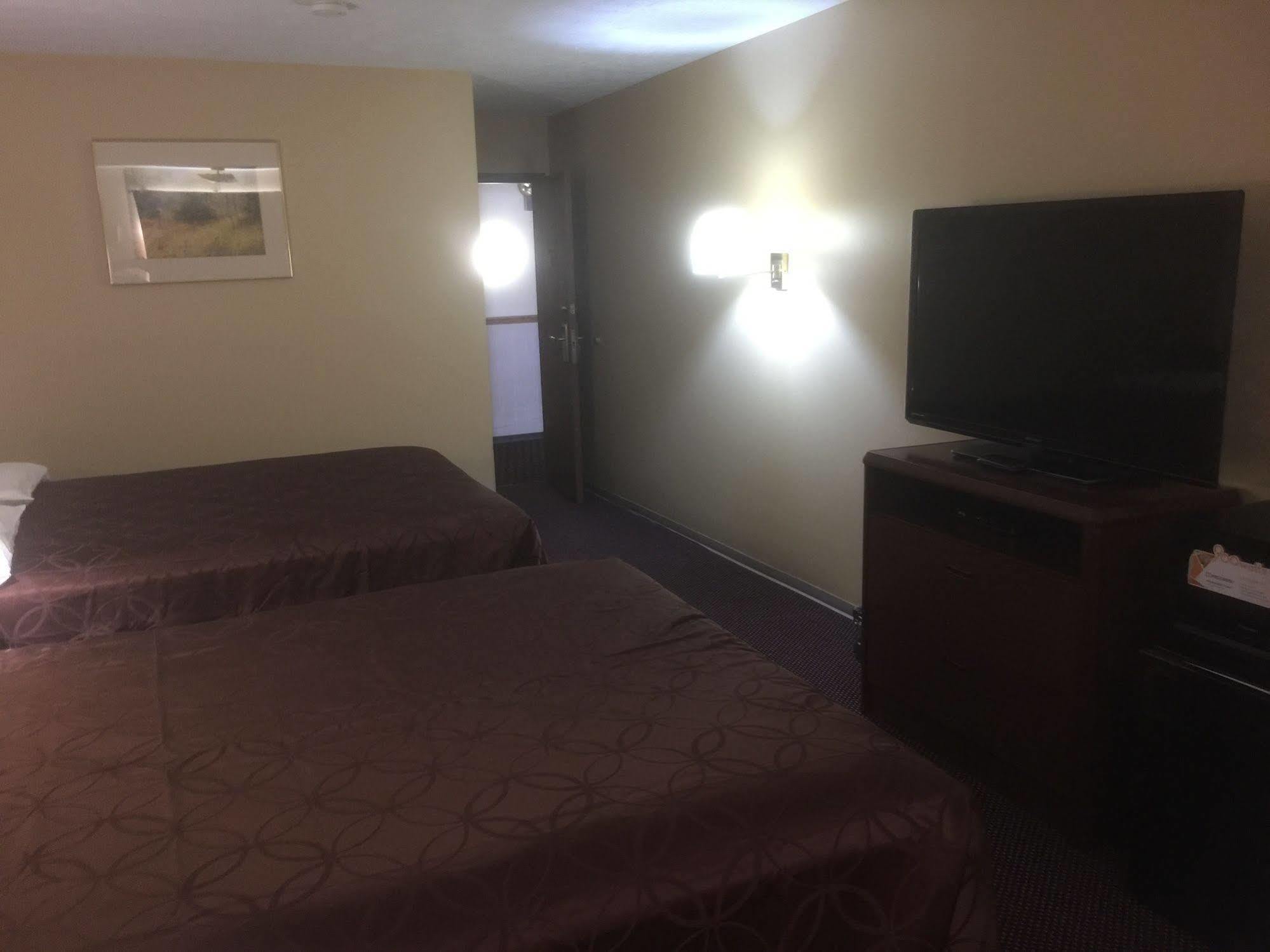 Budgetel Inn & Suites Fort Scott 外观 照片
