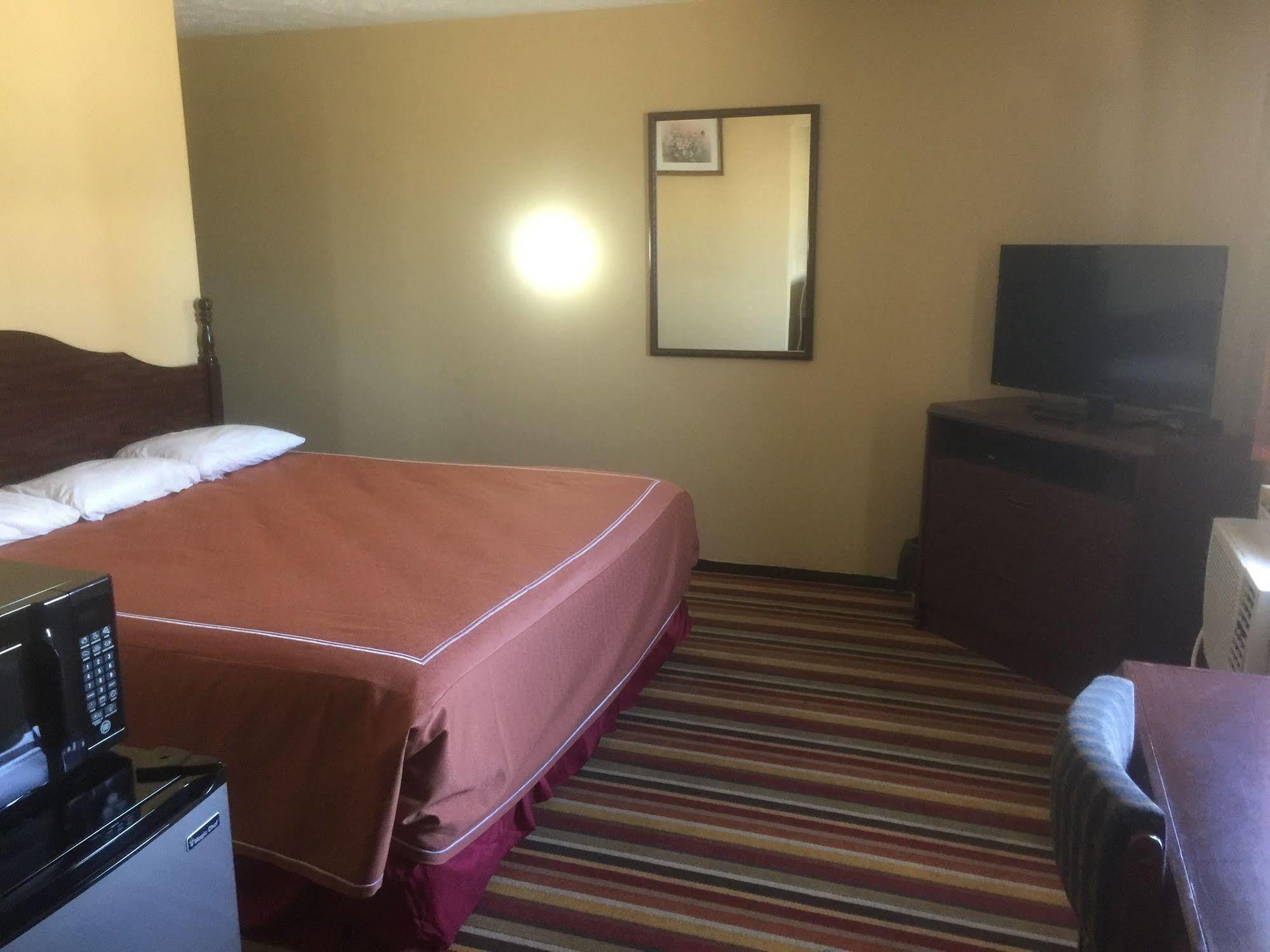 Budgetel Inn & Suites Fort Scott 外观 照片