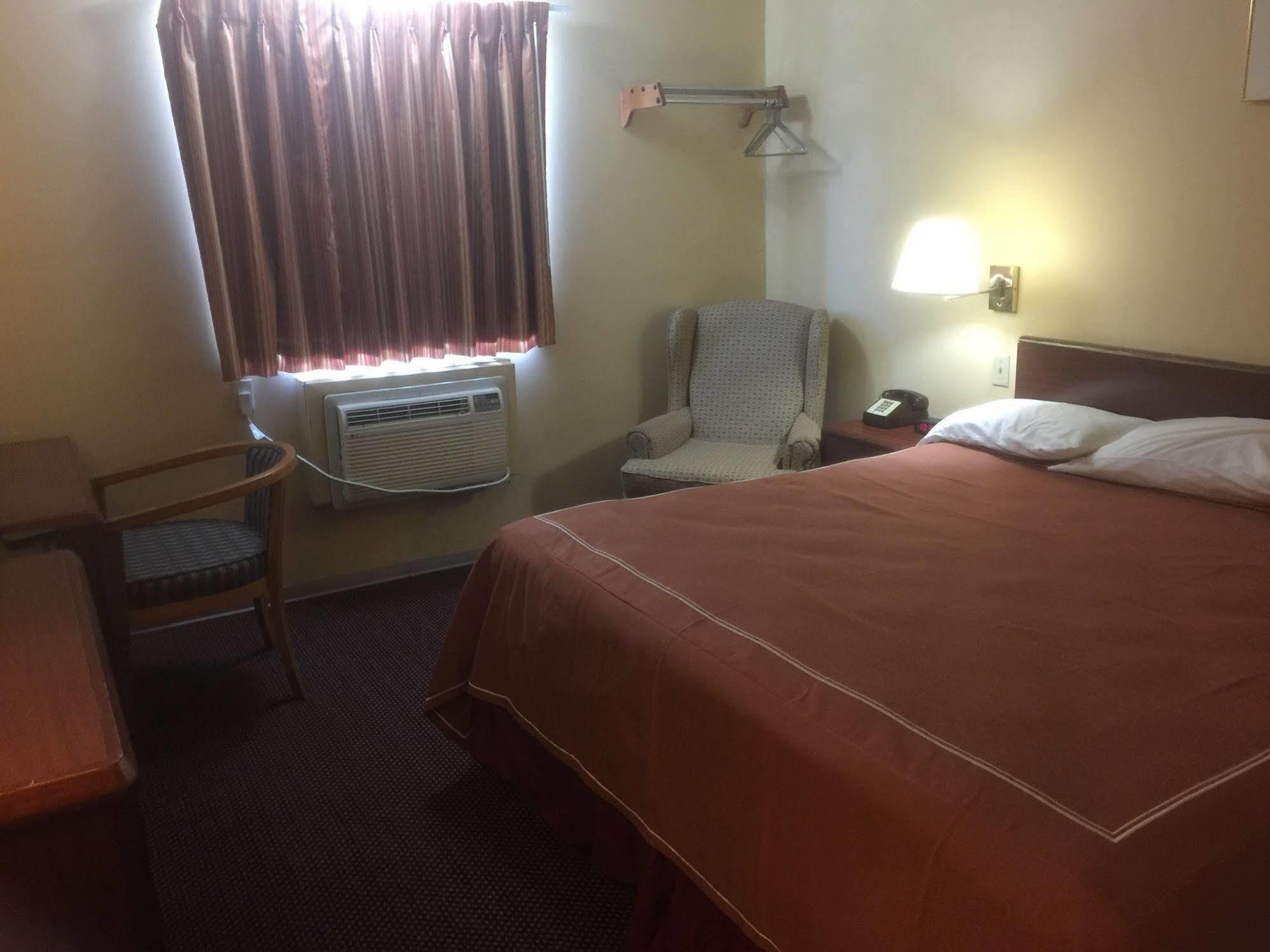 Budgetel Inn & Suites Fort Scott 外观 照片